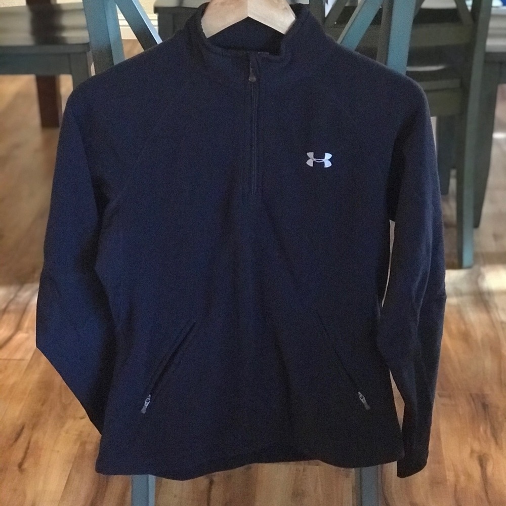Black fleece Under Armour woman’s sweatshirt